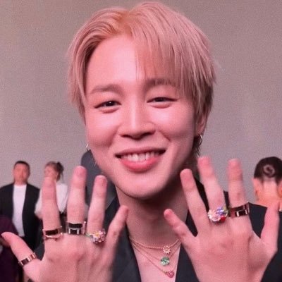 CHIMCHIMMOLALA's profile picture. Bts 050717 | En 020323 | SB19 030924 | En 030125