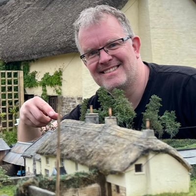 lnr_models's profile picture. Lee Robinson. Huddersfield-based Professional model maker 
Commissions temporarily closed
https://t.co/Hbmu7j25Wx
#SBS winner August 2020