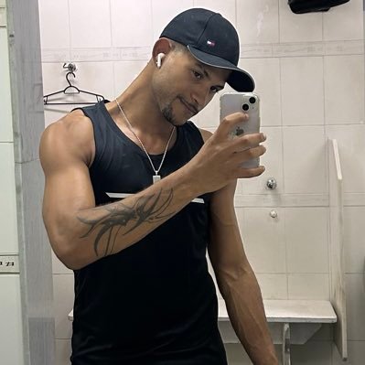 oiiporfirio's profile picture. Capricorniano aspirante a produtor musical