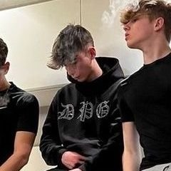 Eriny709's profile picture. follow back 💯