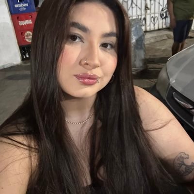 yasmimlag's profile picture. 