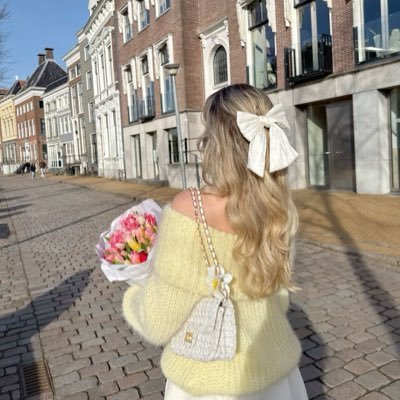 pureyellovv's profile picture. 