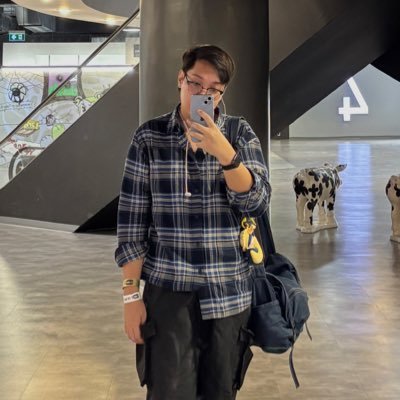 loisteady's profile picture. 