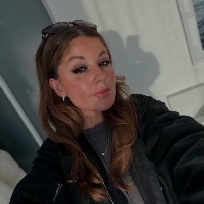 lauraelizaa_'s profile picture. 