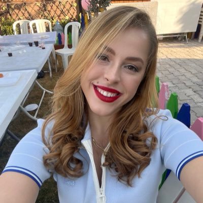 neslinagi's profile picture. 