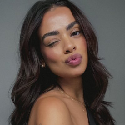 amarialvarenga's profile picture. 