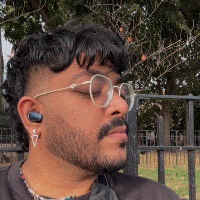 FollowValen's profile picture. Pushing 30. I DON’T work for @BrookLAN_NY. #FEARNOT. Love don't run. • https://t.co/ey3Um7AdD2 •