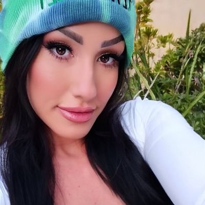 IsabellaRo34902's profile picture. 