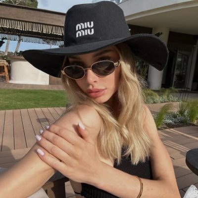 Xenialovesfood's profile picture. The future belongs to those who believe in the beauty of their dreams