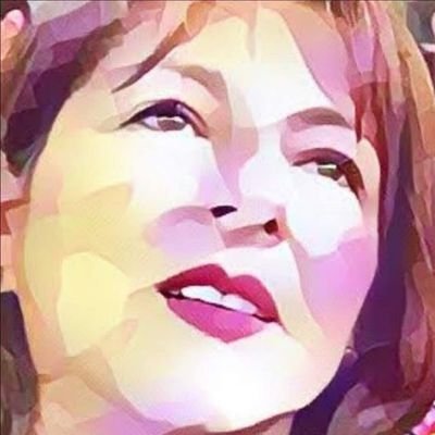 Visi0naria's profile picture. Familia 👩‍❤️‍👩 la mayor riqueza. Adoro las montañas de mi tierra 😍 su clima y su gente. Derecha.