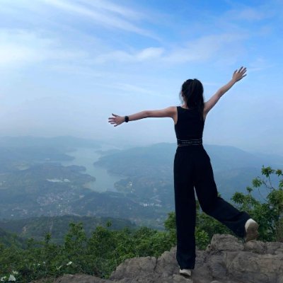 IsadoraPearli's profile picture. I walk my path with the stars.