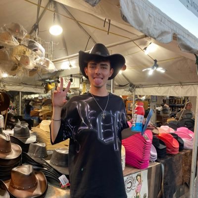 9VERLONG's profile picture. 21