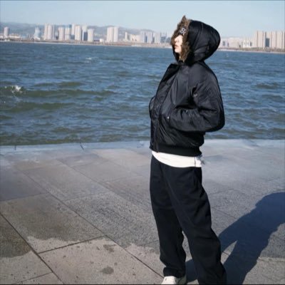 f040118's profile picture. 