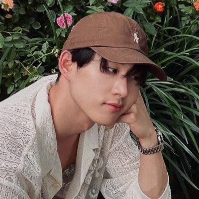 fIeursdumal's profile picture. my life is a perfect graveyard of buried hopes