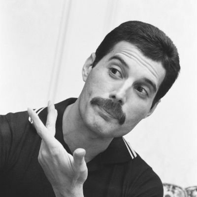 fodaille's profile picture. Apenas é igual a outro quem prova sê-lo e apenas é digno da liberdade quem a sabe conquistar.