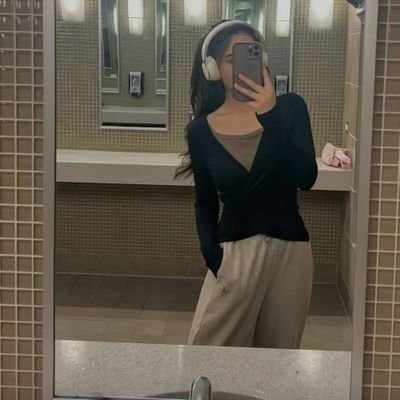 ocdelusional_'s profile picture. this user love to stay alone