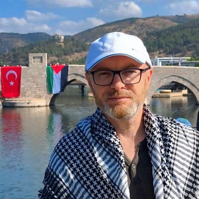 selimgul's profile picture. Milli Görüşçü, Öğretmen, Şiirsever, Okur-Yazar, Anadolu Gençlik Derneği ve Eğitim Bir Sen'de nefer.