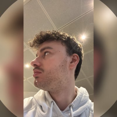 theoidano's profile picture. just being me/ bachelor professional of banking/ lebenslang grün-weiss