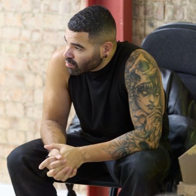 ItsAshHunter's profile picture. Eyebrows in HD.