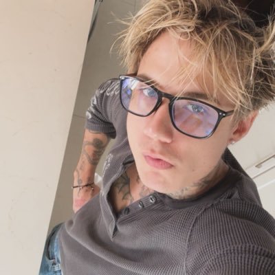 coopsmyangel's profile picture. jaden follows 16/10/25 🩷. candles