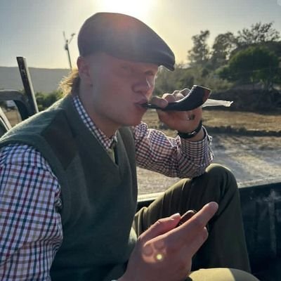 Mijulastborn's profile picture. What's federal business