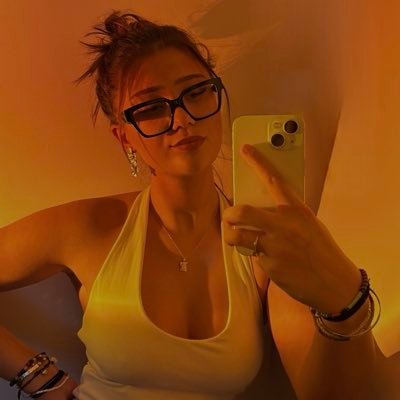 user_useeerr's profile picture. 