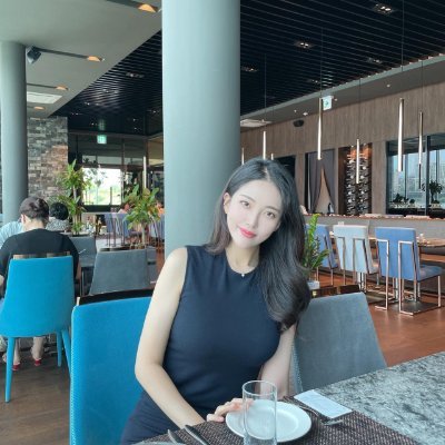 Ava121454541412's profile picture. 🦋 Chasing my dreams, one adventure at a time 🌍