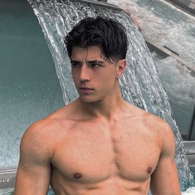 paintedmyblood's profile picture. “ 𝑨𝒑𝒖𝒏𝒕𝒂 𝒚 𝒅𝒊𝒔𝒑𝒂𝒓𝒂 𝒔𝒊 𝒔𝒂𝒃𝒆𝒔 𝒒𝒖𝒆 𝒆𝒔𝒕𝒐𝒚 𝒂𝒍𝒍𝒊,    ㅤㅤㅤㅤ  ㅤ   𝒏𝒐 𝒎𝒆 𝒎𝒊𝒓𝒆𝒔 𝒂 𝒍𝒂 𝒄𝒂𝒓𝒂 𝒏𝒐 𝒎𝒆 𝒇𝒊𝒐 𝒅𝒆 𝒕𝒊. ” ㅤㅤ