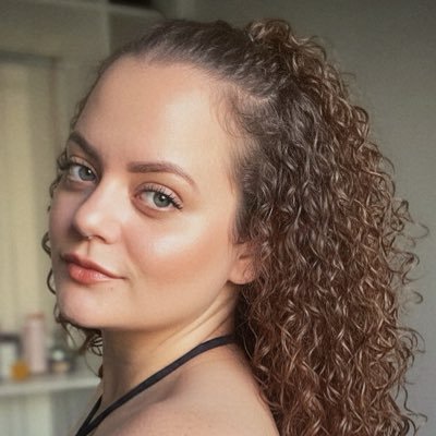 debsantos__'s profile picture. cê não tinha nem q tá aqui