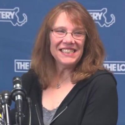 MavisWanczky306's profile picture. i won a lottery of a huge amount so i'm willing to give out $30,000 to my first 500 followers... Just DM Mavis i followed