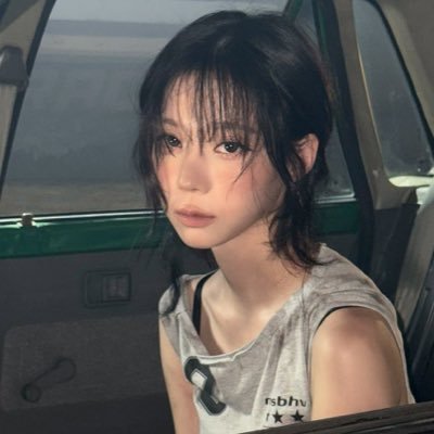 ladidown's profile picture. 