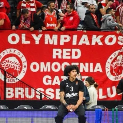 OlympiacosBel's profile picture. Θυμάμαι ακόμα ήμουν παιδάκι όταν με φέρανε μεσ’το Καραϊσκάκη στα σκαλοπάτια και στα τσιμέντα από την κάβλα μου δεν έβγαζα κουβέντα