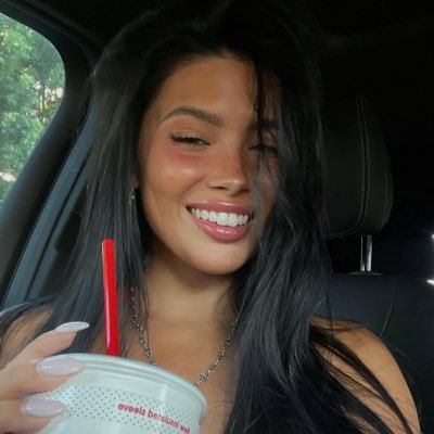 iunaticangel's profile picture. Do you want my heart between your teeth? | PARODY ACCOUNT.