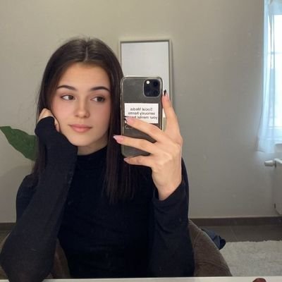 mary_queen11223's profile picture. 