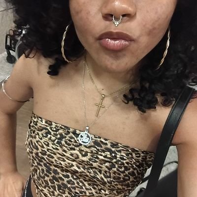 _larilariie_'s profile picture. como mutante, no fundo sempre sozinho.