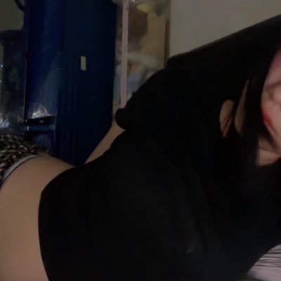 peoniestt's profile picture. val twt mostly rant tentang hidup