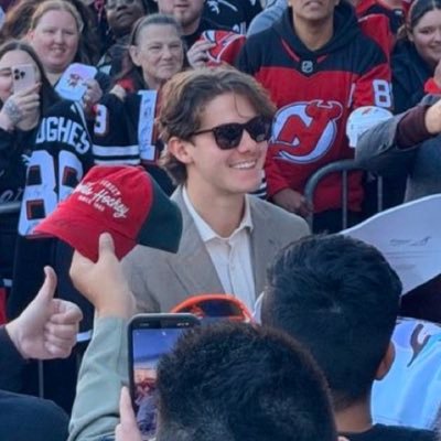 LN4HUGHES86's profile picture. i’m in love with the girl next door, her name's claire