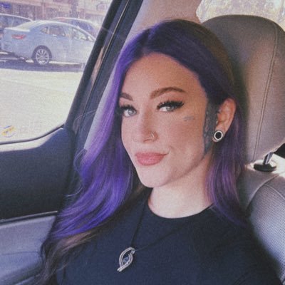 succuvik420's profile picture. 29🏳️‍🌈 | aquarius ☼ & ☽ | cancer ↑ | Flawda | Cosmetologist/Tattooer | 🔮🕸⚔️ Check out my art page! @viksart_x