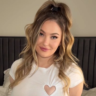 aria_six's profile picture. only backup👉🏻 @moreariasix‼️I DO NOT USE WHATSAPP/SNAPCHAT/TELEGRAM‼️ https://t.co/w9CcEmAdBl