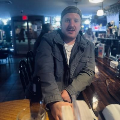 APetzz's profile picture. Instagram: @andrewpetrovitz