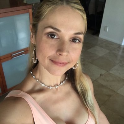 SuzanneVer25187's profile picture. Salut a tous je m’appelle Suzanne novice sur Tweeter pas grande chose à dire en bio c’était moi Verdier