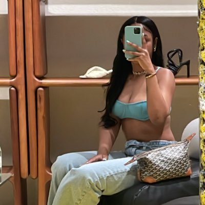 Nishhhh__'s profile picture. 