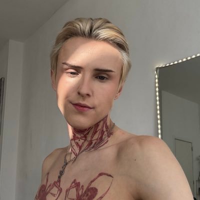 NickiMinaj_BE's profile picture. talking bad about nicki is BLASPHEMY!