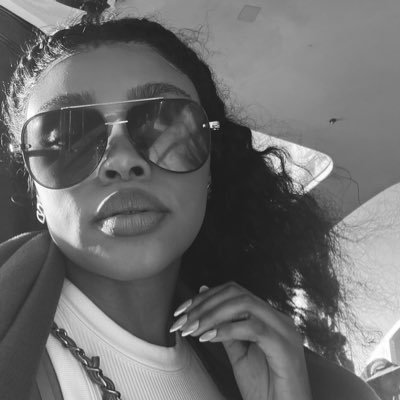 thati_mo's profile picture. 🇿🇦🇿🇼| UP Alumni 👩‍🎓 Double major in Criminology & Psychology |⏳Hons C&H Psychology|moyothatiso@gmail.com |Do nothing without intention.