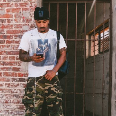 dosnayari's profile picture. Founder/Designer of DOS