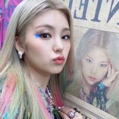 itzaeshy's profile picture. haven’t updated carrd in months