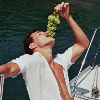 claralevick's profile picture. I admire people who make hard things look easy.