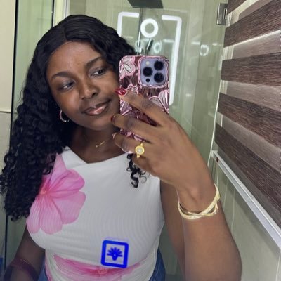 tosinn_x's profile picture. I design, sometimes 🙂