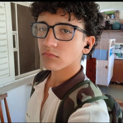 franlisbon's profile picture. pretty from afar, like a dark star