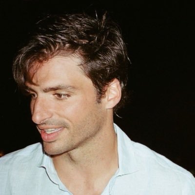 efimerenight's profile picture. ⠀⠀ ،، 𝑷𝒊𝒍𝒐𝒕𝒐 🏁⠀；⠀ ½⠀𝕮𝖔𝖕𝖕𝖔𝖑𝖆﹛ * 𝗻𝘀𝗳𝘄 ，#sexrol ﹜ ┄─── 'Exitoso piloto de formula #1 , apasionado intenso adicto a lo prohibido . mafia theme 🔞